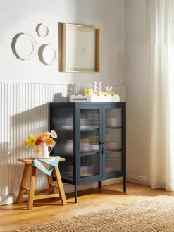 Metalen vitrinekast The Mixer met geribbeld glas