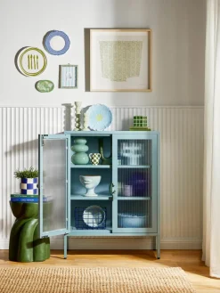 Metalen vitrinekast The Mixer met geribbeld glas