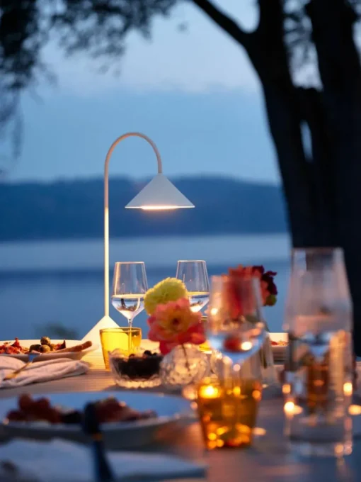 Mobiele outdoor LED tafellamp Grasp, dimbaar