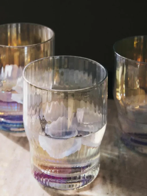 Mondgeblazen waterglazen Juno met groefreliëf en paarlemoer glans, 4 stuks