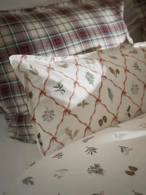 Omkeerbaar katoenen perkal dekbedovertrek Twigs met winterse prints