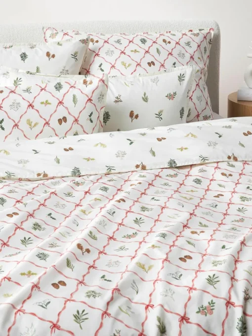 Omkeerbare katoenen perkale kussenhoes Twigs met winterse prints