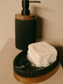 Ovaal zeepbakje Laura met houten decoratie