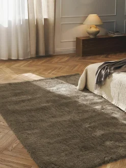 Pluizig hoogpolig vloerkleed Leighton