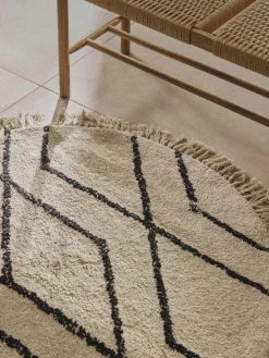 Rond katoenen vloerkleed Bina met ruitjesmotief, handgetuft