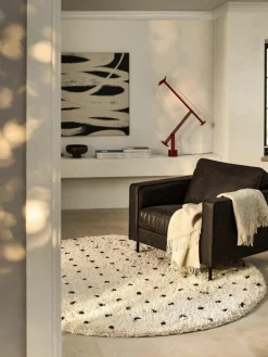 Rond pluizig hoogpolig vloerkleed Ayana, met stippels