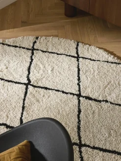 Rond pluizig hoogpolig vloerkleed Naima, handgetuft