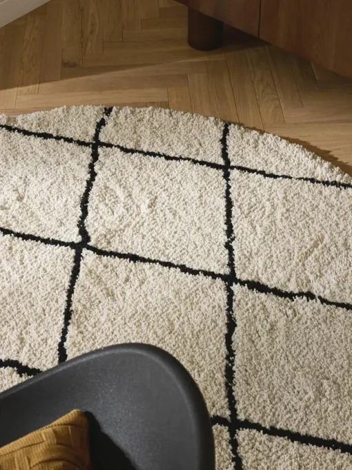 Rond pluizig hoogpolig vloerkleed Naima, handgetuft