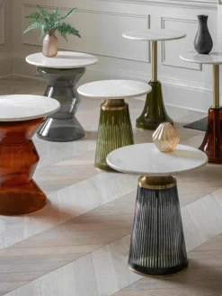 Ronde bijzettafel Turin van glas en marmer, mondgeblazen