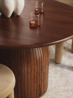 Ronde eettafel Nelly met groefstructuur, in verschillende formaten