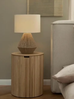 Ronde houten bijzettafel Nele met opbergruimte