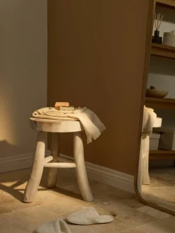 Ronde kruk Beachside uit Mungur hout