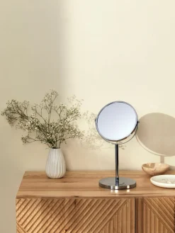 Ronde make-upspiegel Flip met vergrootglas en metalen voet