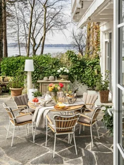 Ronde tuintafel Ellen met teakhouten tafelblad, in verschillende formaten