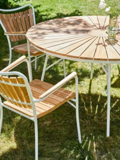 Ronde tuintafel Ellen met teakhouten tafelblad, in verschillende formaten