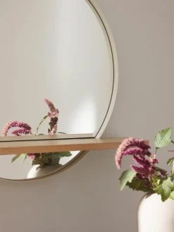 Ronde wandspiegel Kenny met houten plank