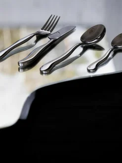Satijnen bestekset Waverly met gehamerde handvatten, 4 personen (16-delig)