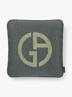Sierkussen Janette met Giorgio Armani-logo