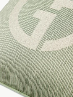 Sierkussen Janette met Giorgio Armani-logo