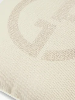Sierkussen Janette met Giorgio Armani-logo
