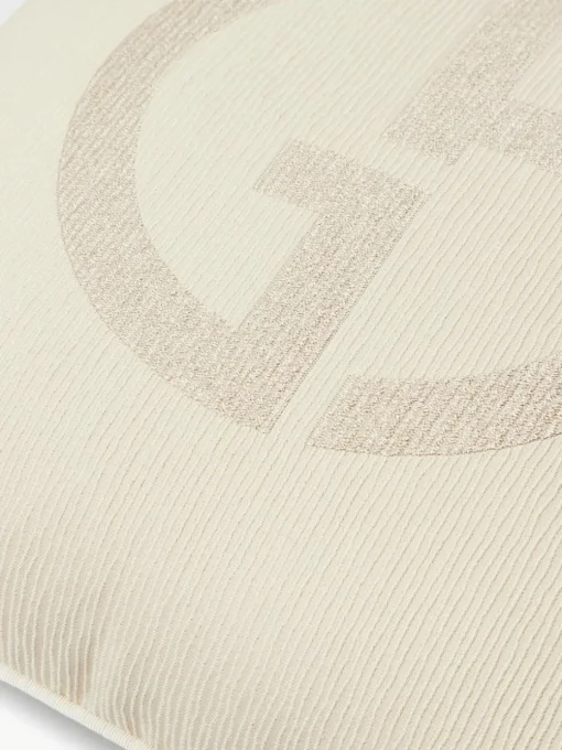 Sierkussen Janette met Giorgio Armani-logo