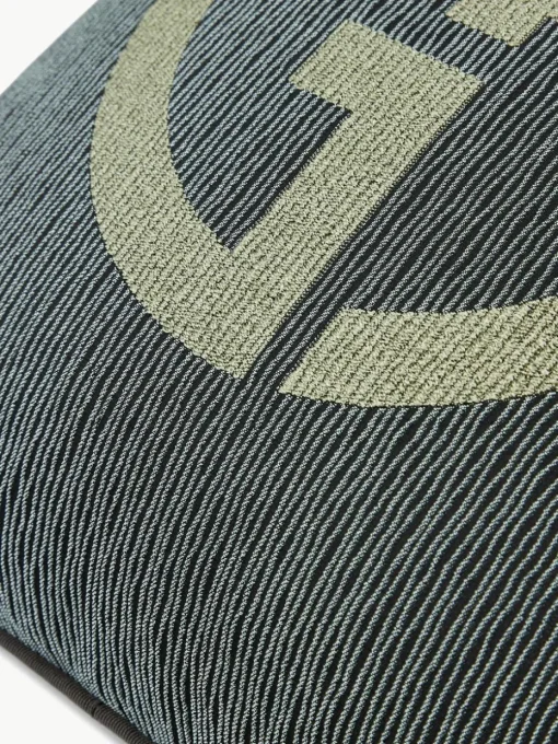 Sierkussen Janette met Giorgio Armani-logo