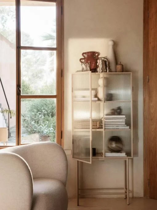 Vitrine Haze met glazen deuren