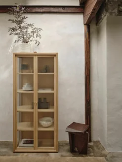 Vitrine Reed met gecanneleerd glas