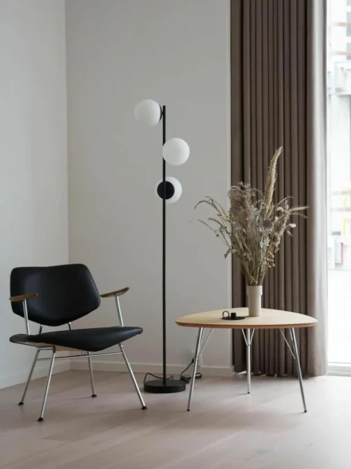Vloerlamp Lilly van opaalglas