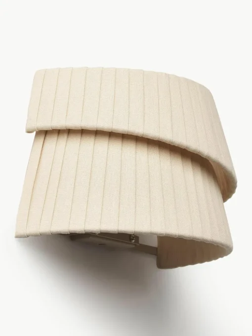 Wandlamp Nyla met asymmetrische lampenkap