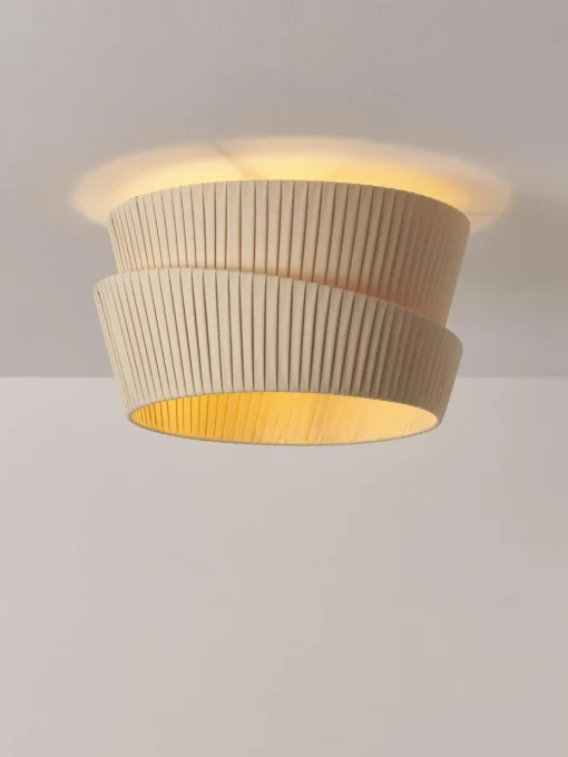 Wandlamp Nyla met asymmetrische lampenkap