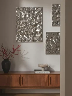 Wandobject Splash met een gehamerd oppervlak