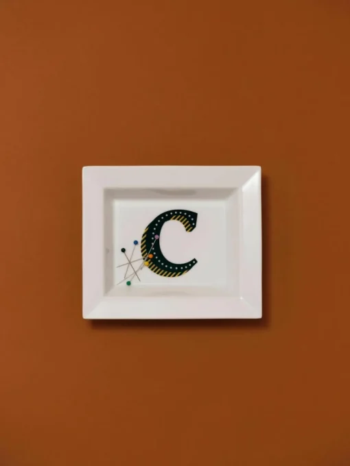 Westwing Collection x MEISSEN, handgemaakte vide-poche initialen met decoratie