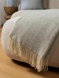 Wollen plaid Tirol met visgraatpatroon en franjes