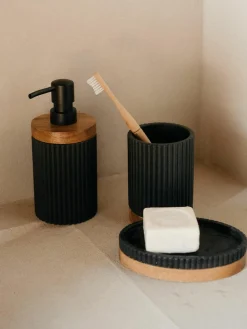 Zeepdispenser Laura met houten decoratie