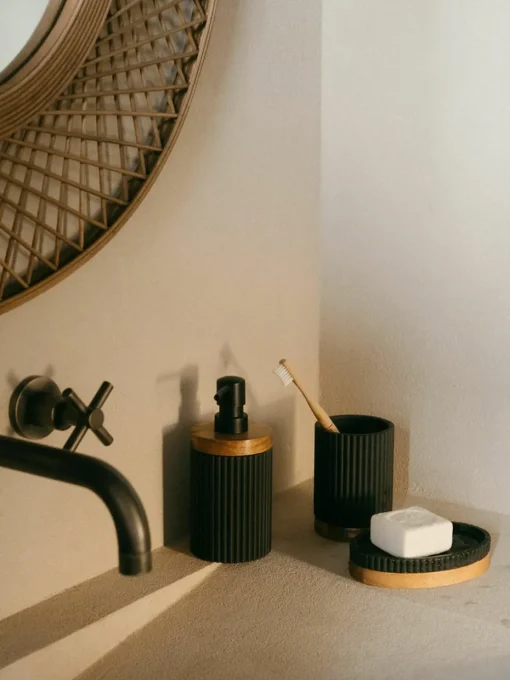 Zeepdispenser Laura met houten decoratie