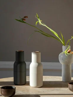 Zout & pepermolen Bottle Grinder met beukenhouten deksel, set van 2