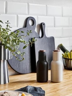Zout- en pepermolen Bottle Grinder met walnootdeksel, set van 2