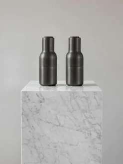 Zout- en pepermolen Bottle Grinder met walnootdeksel, set van 2