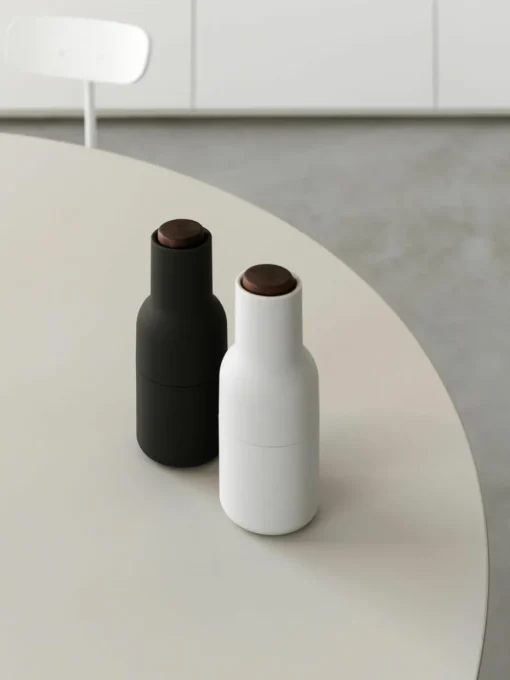Zout- en pepermolen Bottle Grinder met walnootdeksel, set van 2