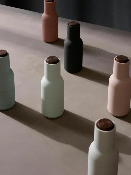 Zout- en pepermolen Bottle Grinder met walnootdeksel, set van 2